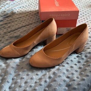 Easy Spirit Women's taupe Block Heel Pumps